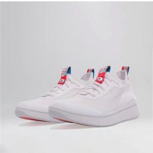 BALA Women’s Twelves sneaker NWT